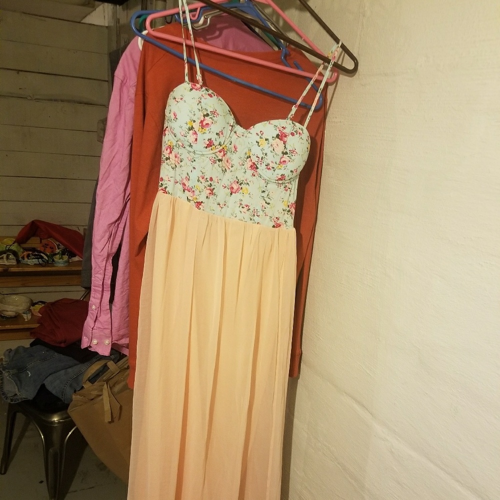 Dress - Picture 4 of 8